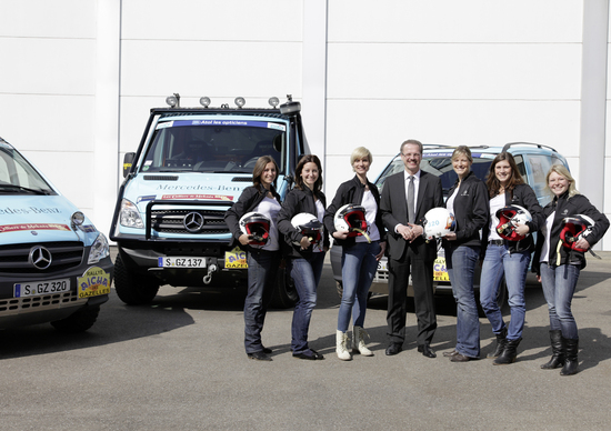 Le dipendenti Daimler per la terza volta al rally Aïcha des Gazelles Le dipendenti Daimler per la terza volta al rally Aïcha des Gazelles