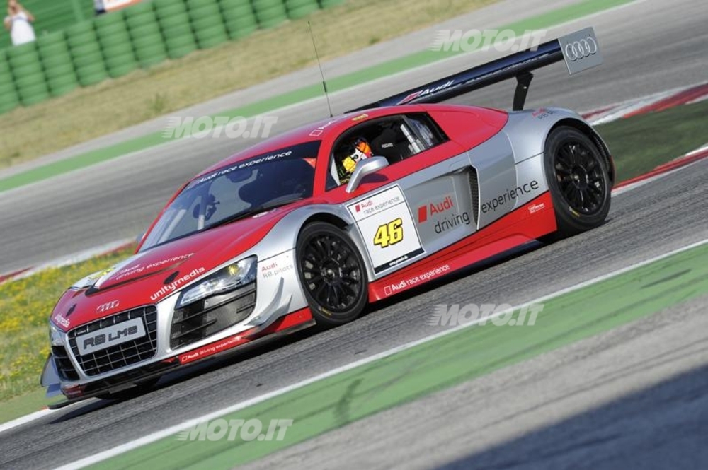 Valentino Rossi prova l'Audi R8 LMS - News - Automoto.it