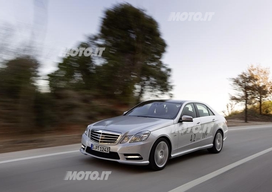 Mercedes-Benz Classe E BlueTEC Hybrid ad H2Roma Mercedes-Benz Classe E BlueTEC Hybrid ad H2Roma