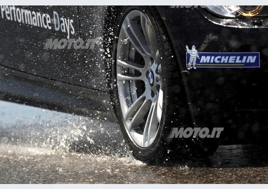 https://img3.stcrm.it/images/740845/HOR_STD/550x/michelin-pilot-performance-days-36.jpg