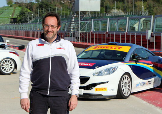 Carlo Leoni: «Peugeot RCZ Racing Cup è il prodotto giusto per tornare in pista» Carlo Leoni: «Peugeot RCZ Racing Cup è il prodotto giusto per tornare in pista»