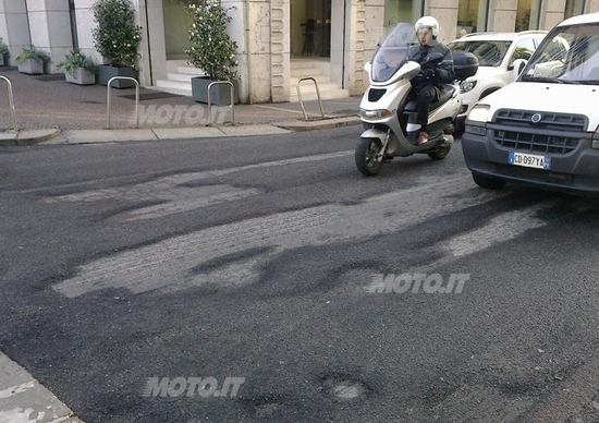 Buche in strada. Cosa fare se subisci un danno e come segnalarle Buche in strada. Cosa fare se subisci un danno e come segnalarle