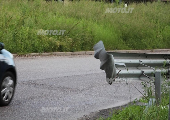 Sicurezza stradale: l’erba alta è un pericolo Sicurezza stradale: l’erba alta è un pericolo