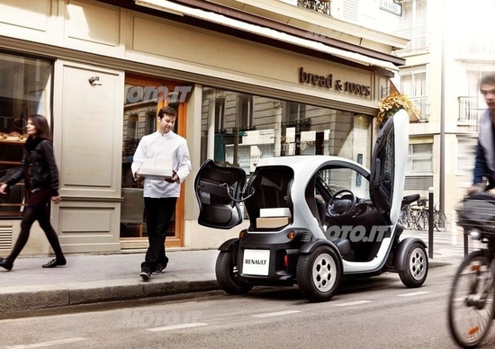 In Un Auto E Posto Un Manichino Di 80 Kg