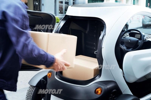 In Un Auto è Posto Un Manichino Di 80 Kg