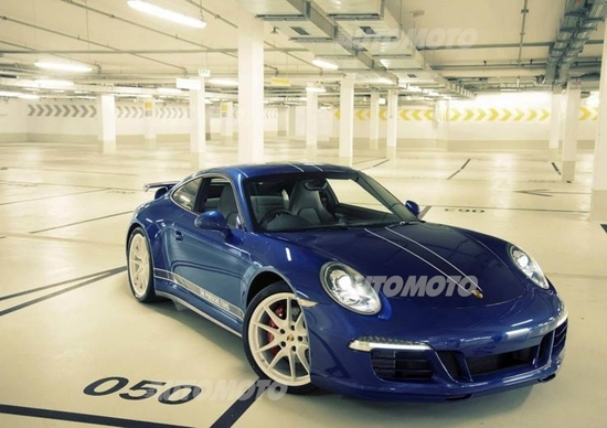 Porsche 911 Carrera 4S: l'esemplare allestito da 5 milioni di appassionati Porsche 911 Carrera 4S: l'esemplare allestito da 5 milioni di appassionati