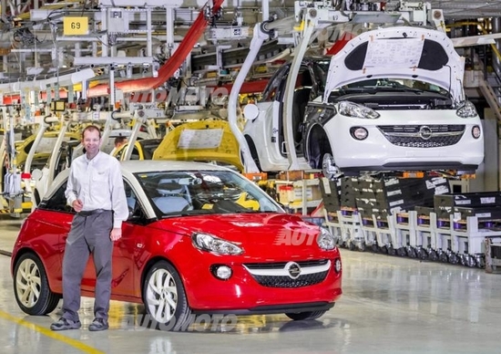 Opel: per sostenere la domanda di Adam ne verranno ampliati gli stabilimenti Opel: per sostenere la domanda di Adam ne verranno ampliati gli stabilimenti