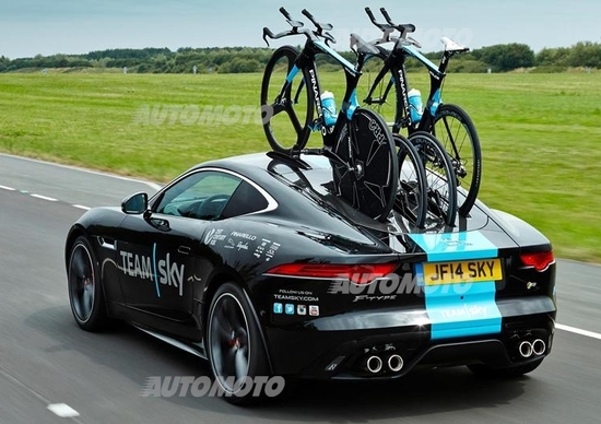 Jaguar F-Type R Coupé: una one-off speciale per il Tour de France Jaguar F-Type R Coupé: una one-off speciale per il Tour de France