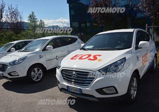 Hyundai ix35 a idrogeno: consegnati i primi 10 esemplari in Italia Hyundai ix35 a idrogeno: consegnati i primi 10 esemplari in Italia