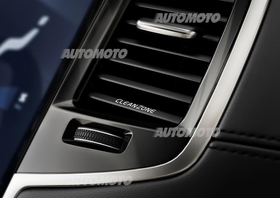 Nuova Volvo XC90: con il nuovo filtro l'aria dell'abitacolo è sempre più pulita Nuova Volvo XC90: con il nuovo filtro l'aria dell'abitacolo è sempre più pulita