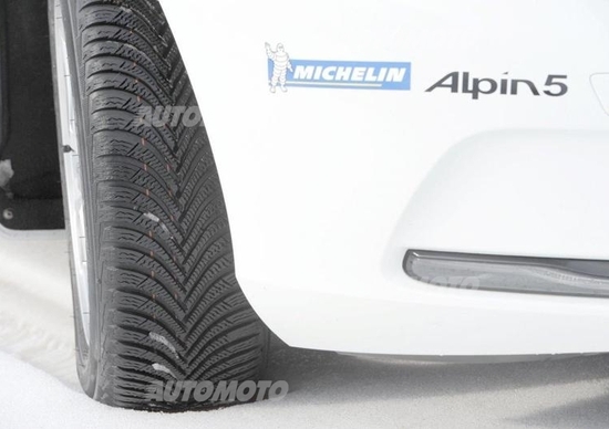Gomme invernali e catene: falsi miti e leggende. Sfatiamoli con De Vita Gomme invernali e catene: falsi miti e leggende. Sfatiamoli con De Vita