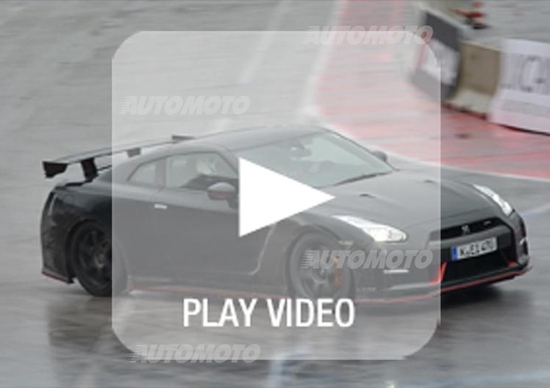 Nissan: brividi (e risate) in pista con i modelli Nismo e l'ex pilota di F1 Liuzzi Nissan: brividi (e risate) in pista con i modelli Nismo e l'ex pilota di F1 Liuzzi