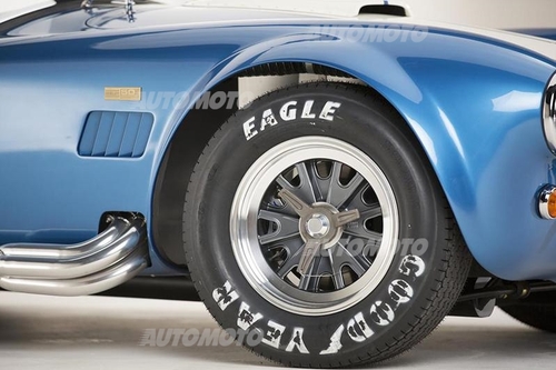 Shelby Ecco La Splendida Cobra 427 Per I 50 Anni Del