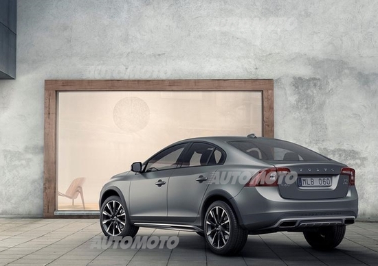 Volvo S60 Cross Country: prima berlina di lusso crossover Volvo S60 Cross Country: prima berlina di lusso crossover