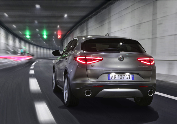 Alfa romeo stelvio allestimenti