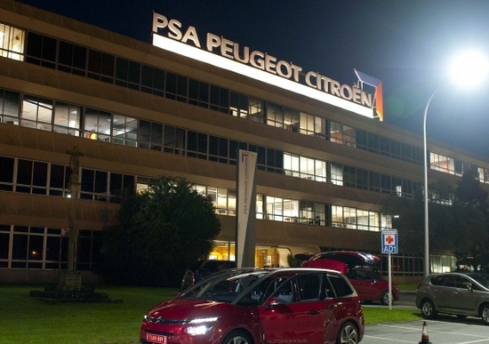 Ufficiale: PSA acquista Opel per 2,2 miliardi di euro Ufficiale: PSA acquista Opel per 2,2 miliardi di euro