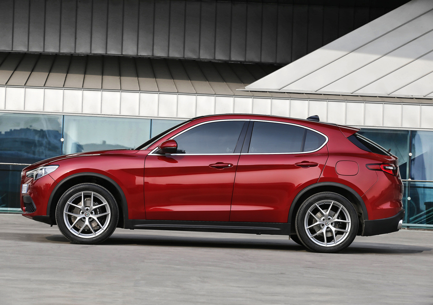 Alfa Romeo Stelvio Stelvio 2.2 Turbodiesel 210 CV AT8 Q4 Executive (02/2017 04/2019) prezzo e Alfa Romeo Stelvio Stelvio 2.2 Turbodiesel 210 CV AT8 Q4 Executive (02/2017 04/2019) prezzo e